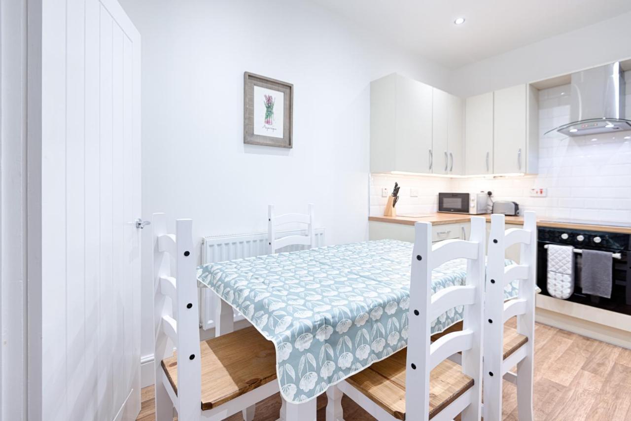 Large Green Garden, 4 Bedrooms, Sleeps 8 Swansea Eksteriør bilde
